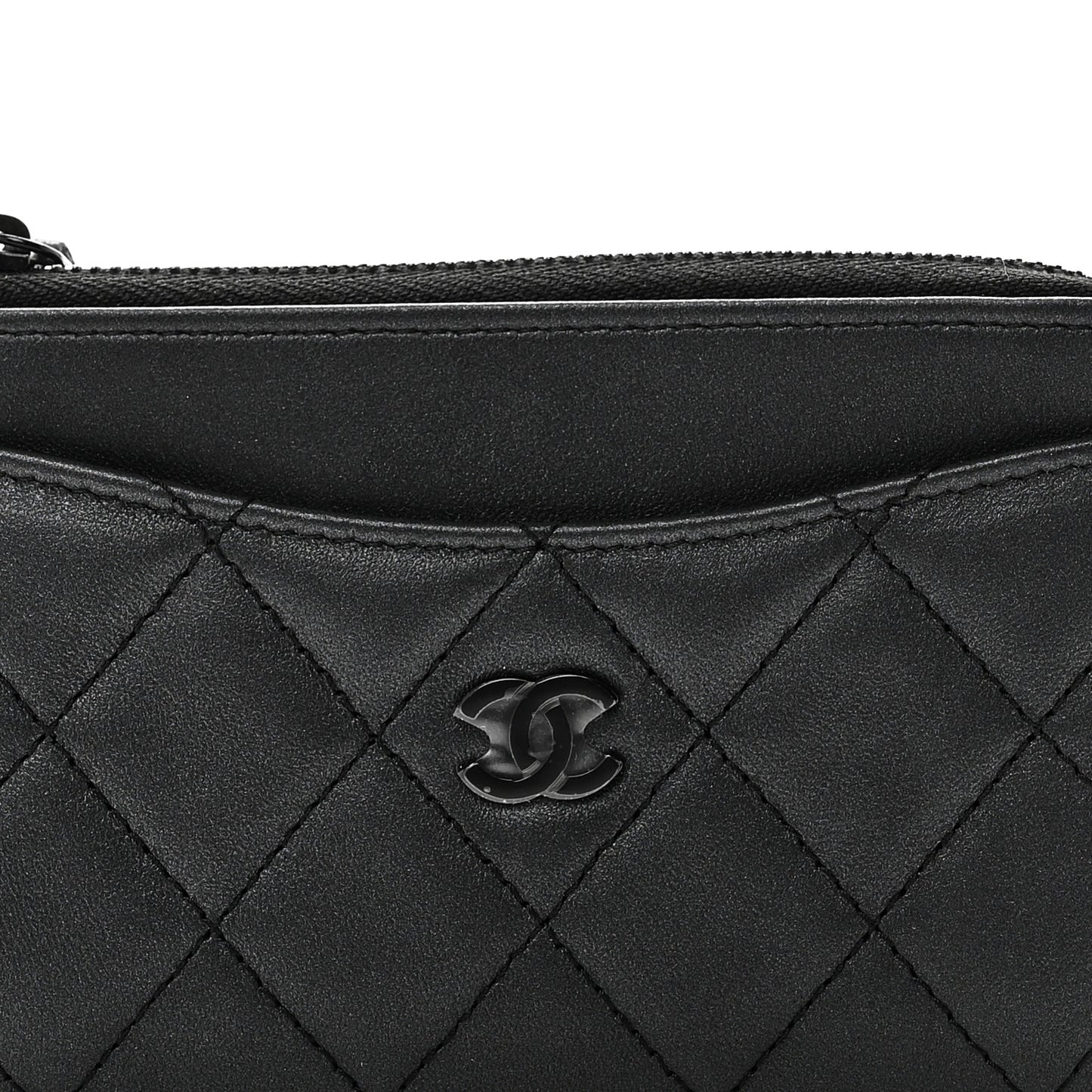 Pearly Lambskin Quilted Zip Card Holder So Black