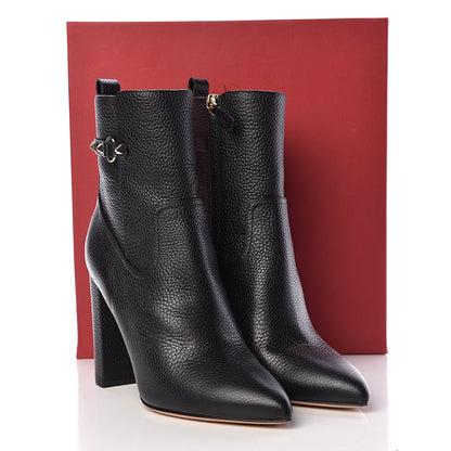 Valentino Garavani Pebbled Calfskin Rockstud Ankle Boots 41 Black 9 of 9