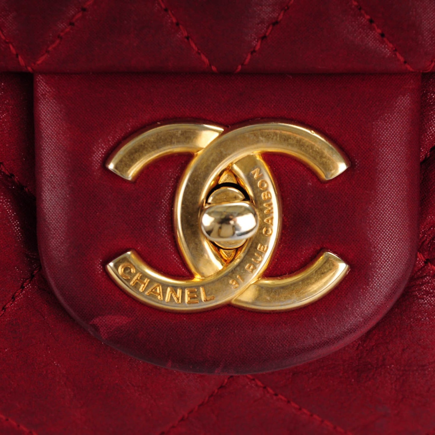 Iridescent Calfskin Large Chic Quilt Flap Red