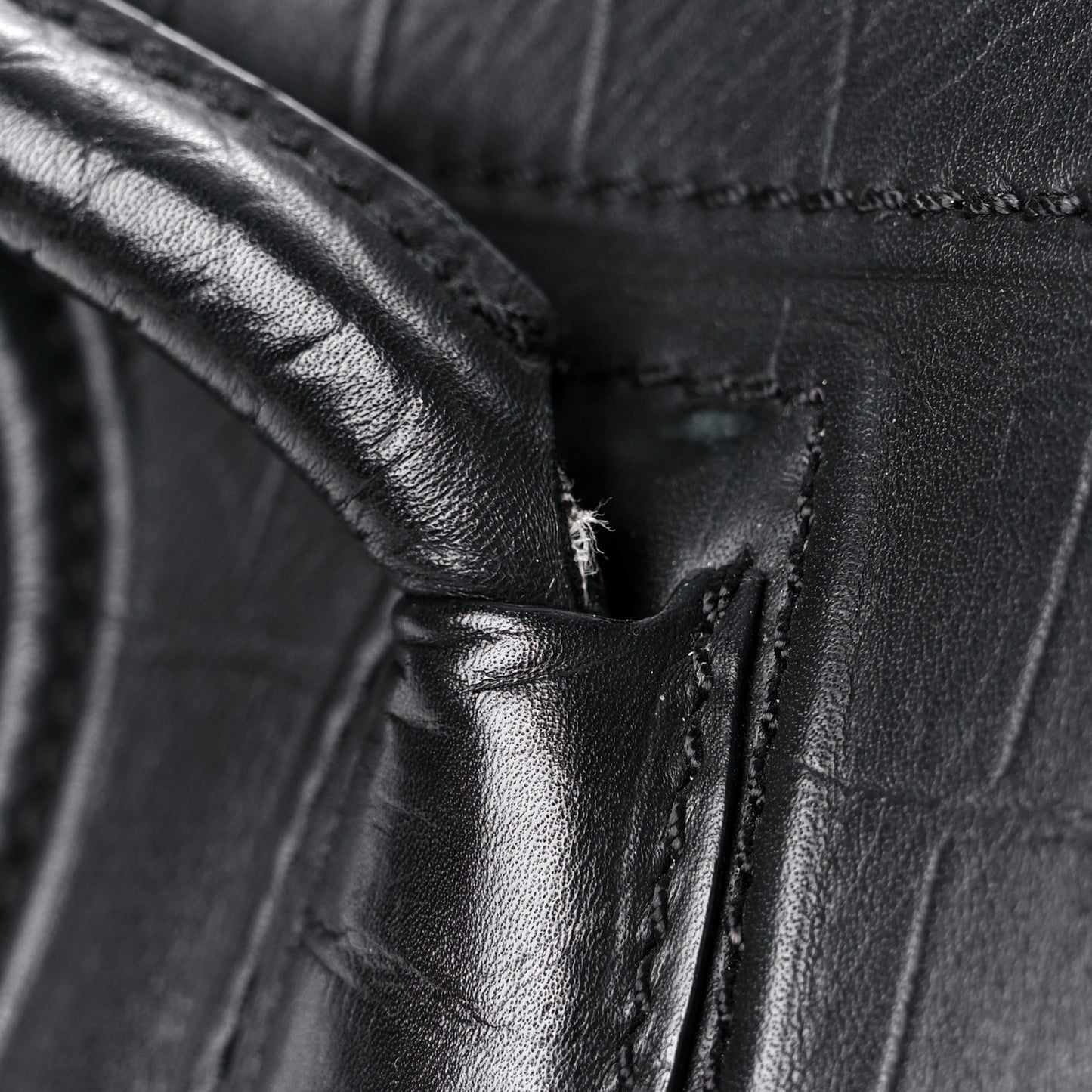 Crocodile Embossed Calfskin Large Phantom Luggage Black