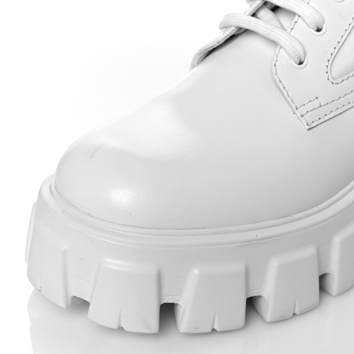 Spazzolato Rois Re-Nylon Metal Triangle Logo Monolith Pouch Pocket 55mm Boots 37.5 White