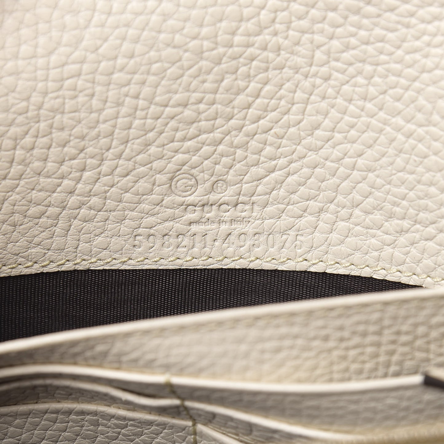 Pebbled Calfskin Soho Wallet on Chain Ivoire