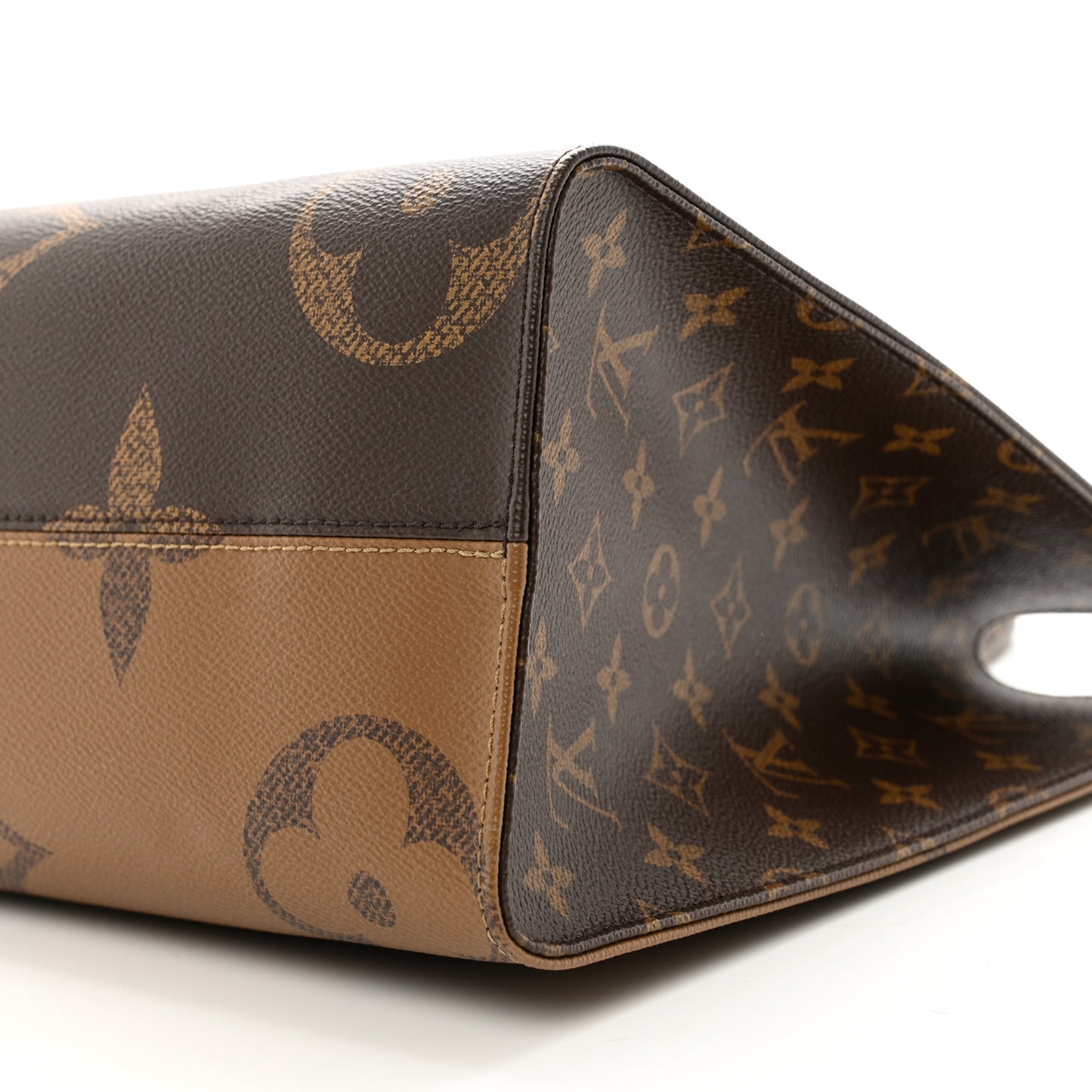 Reverse Monogram Giant Onthego MM
