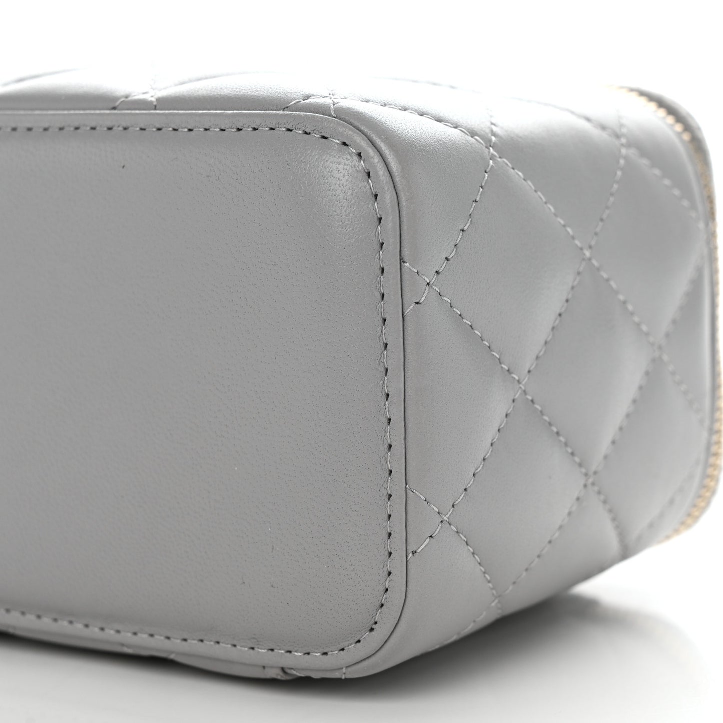 Lambskin Quilted Small Pearl Crush Vanity Case With Chain Grey