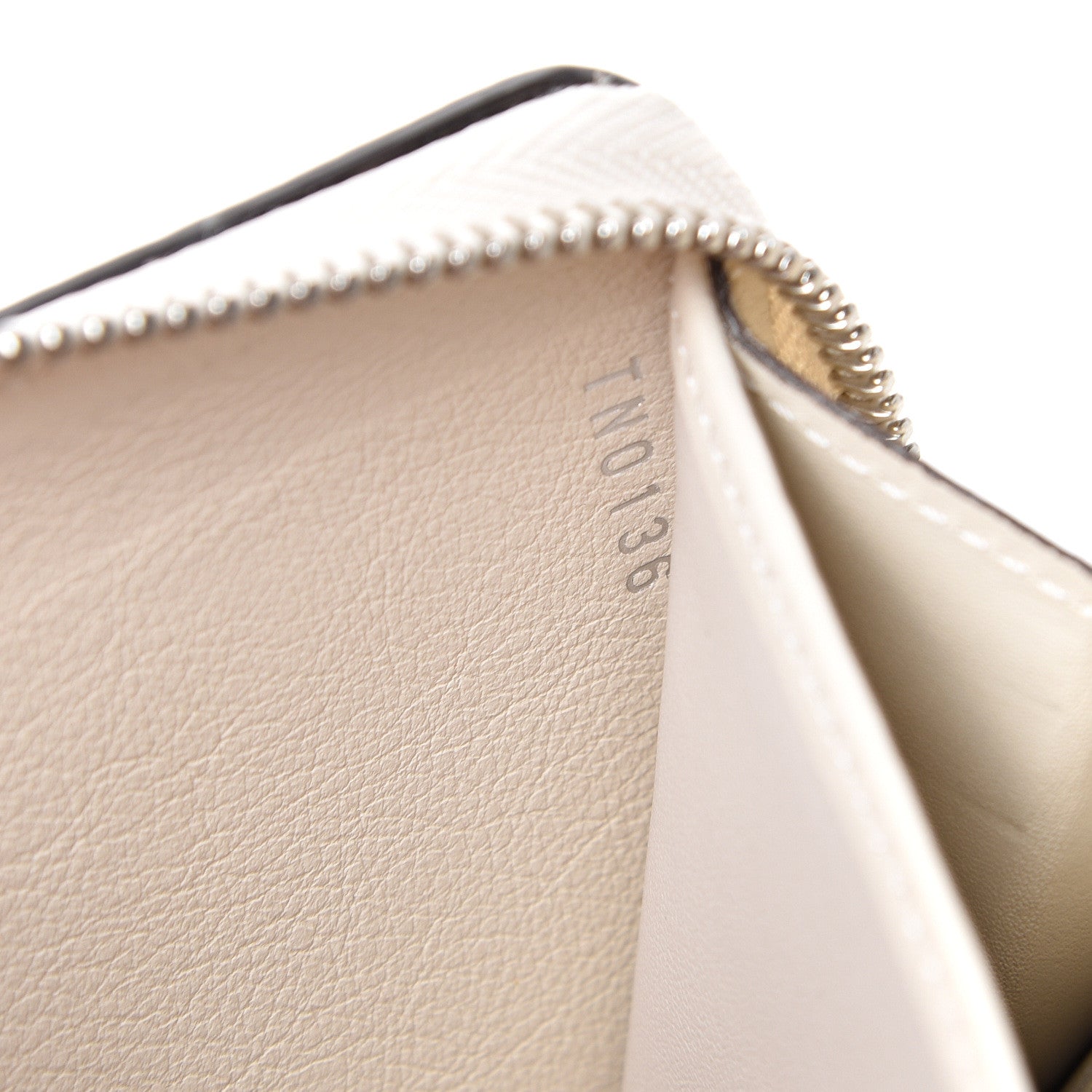 Louis Vuitton Mahina Zippy Wallet Ivory 6 of 9