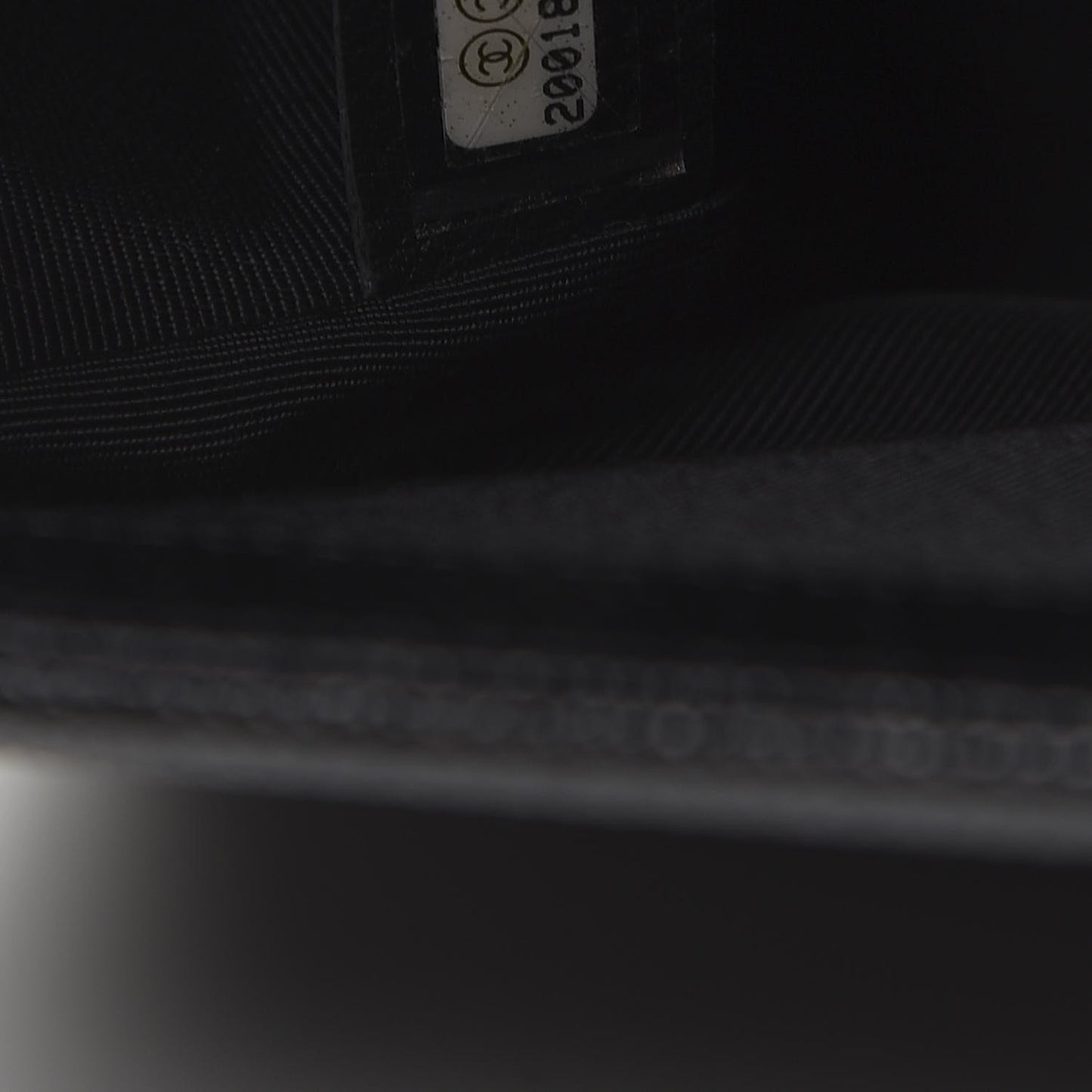 Caviar Quilted Medium Boy Flap Black