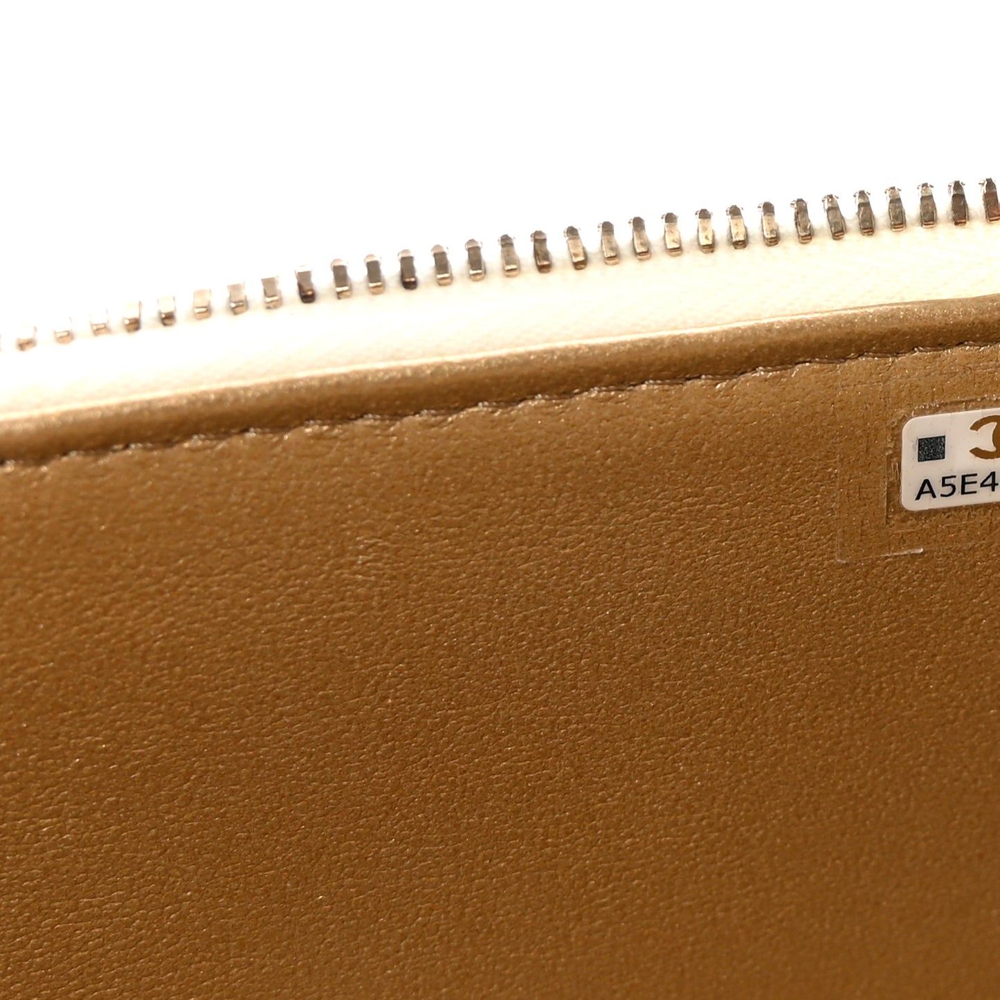 Lambskin Enamel Quilted Logo Small Vanity Case With Chain White