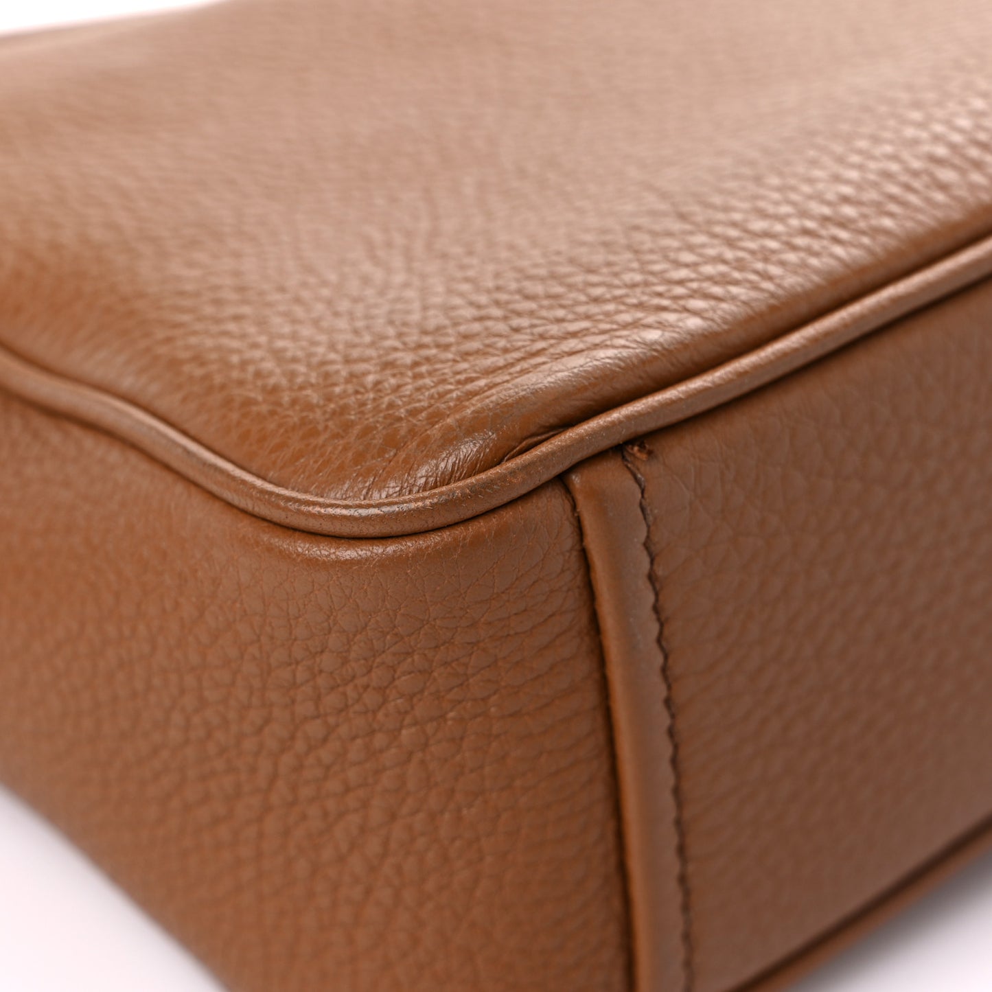 Vitello Daino Camera Crossbody Cannella