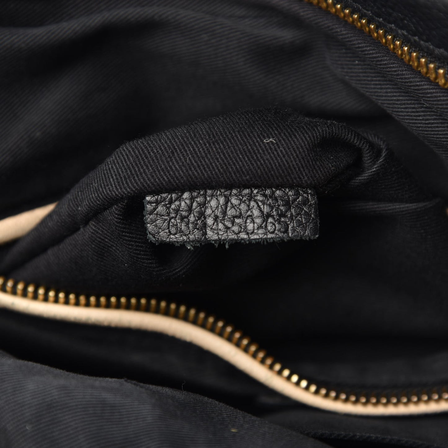 Calfskin Medium Paraty Black
