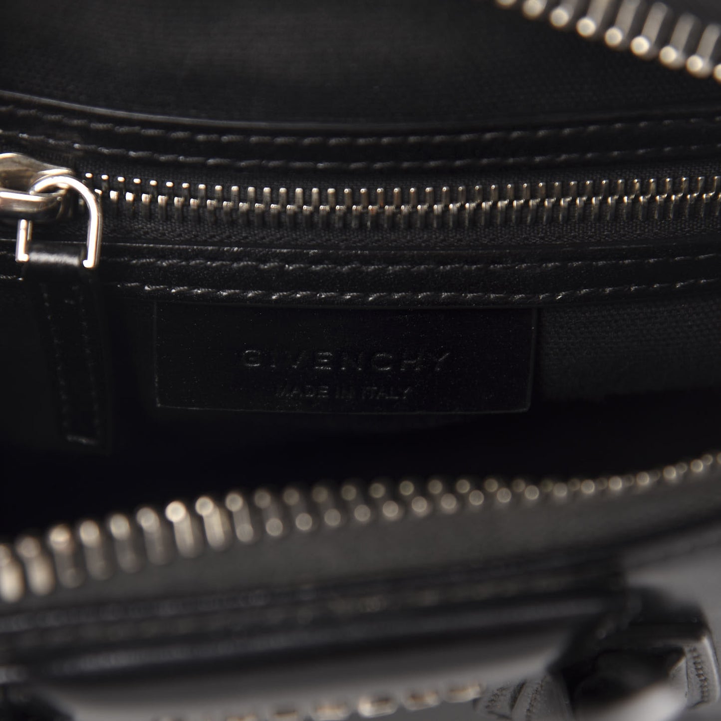 Shiny Lord Calfskin Mini Antigona Black