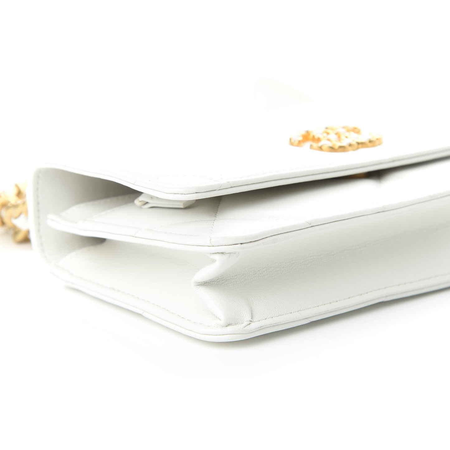 Shiny Goatskin Quilted 19 Wallet On Chain WOC White