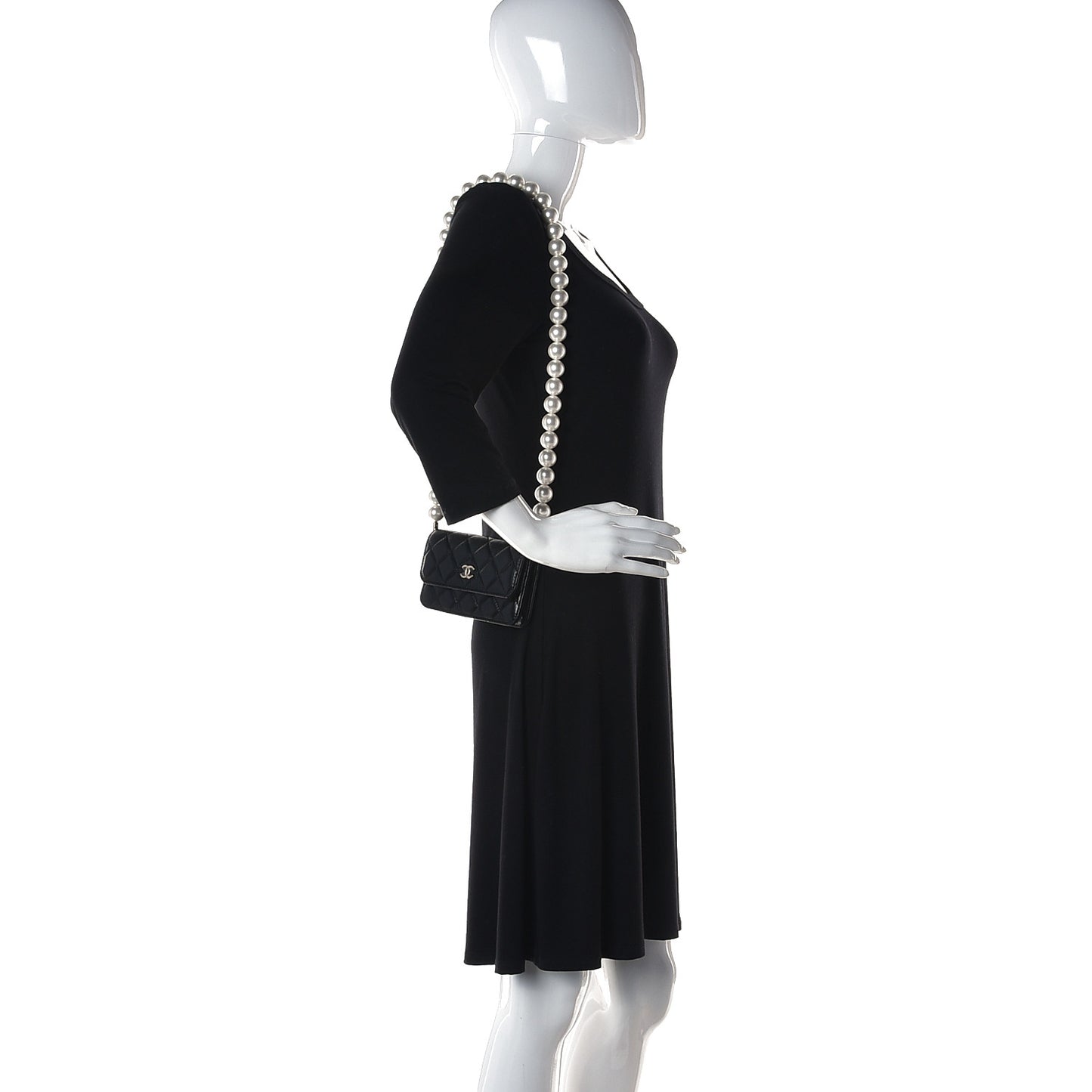 Calfskin Quilted Maxi Pearls Clutch With Chain Black