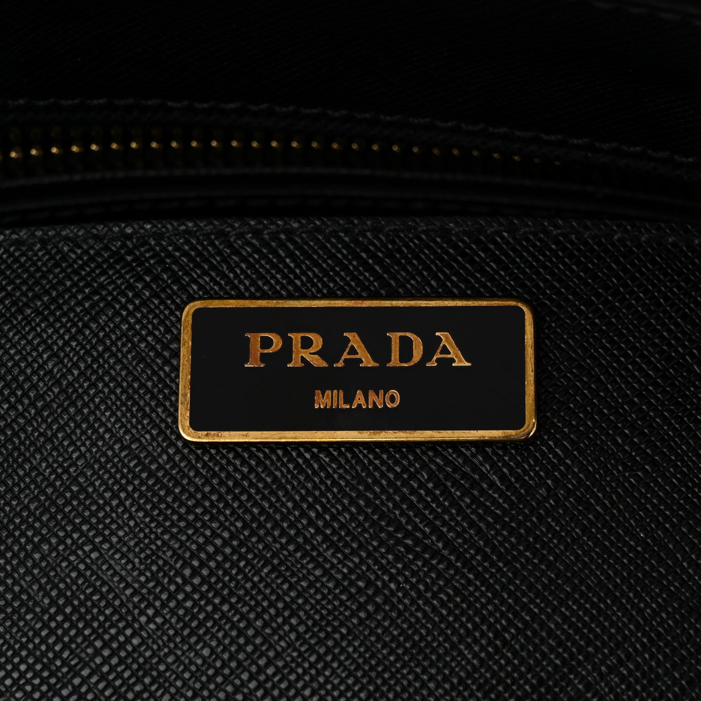 Saffiano Medium Galleria Double Zip Tote Black