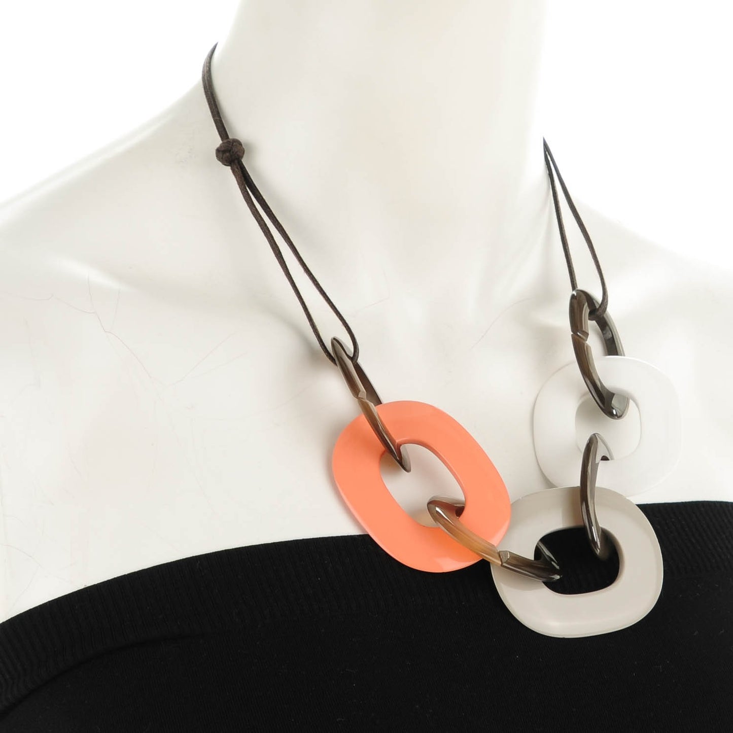 Lacquered Wood Buffalo Horn Karamba Necklace Blanc Mink Saumon