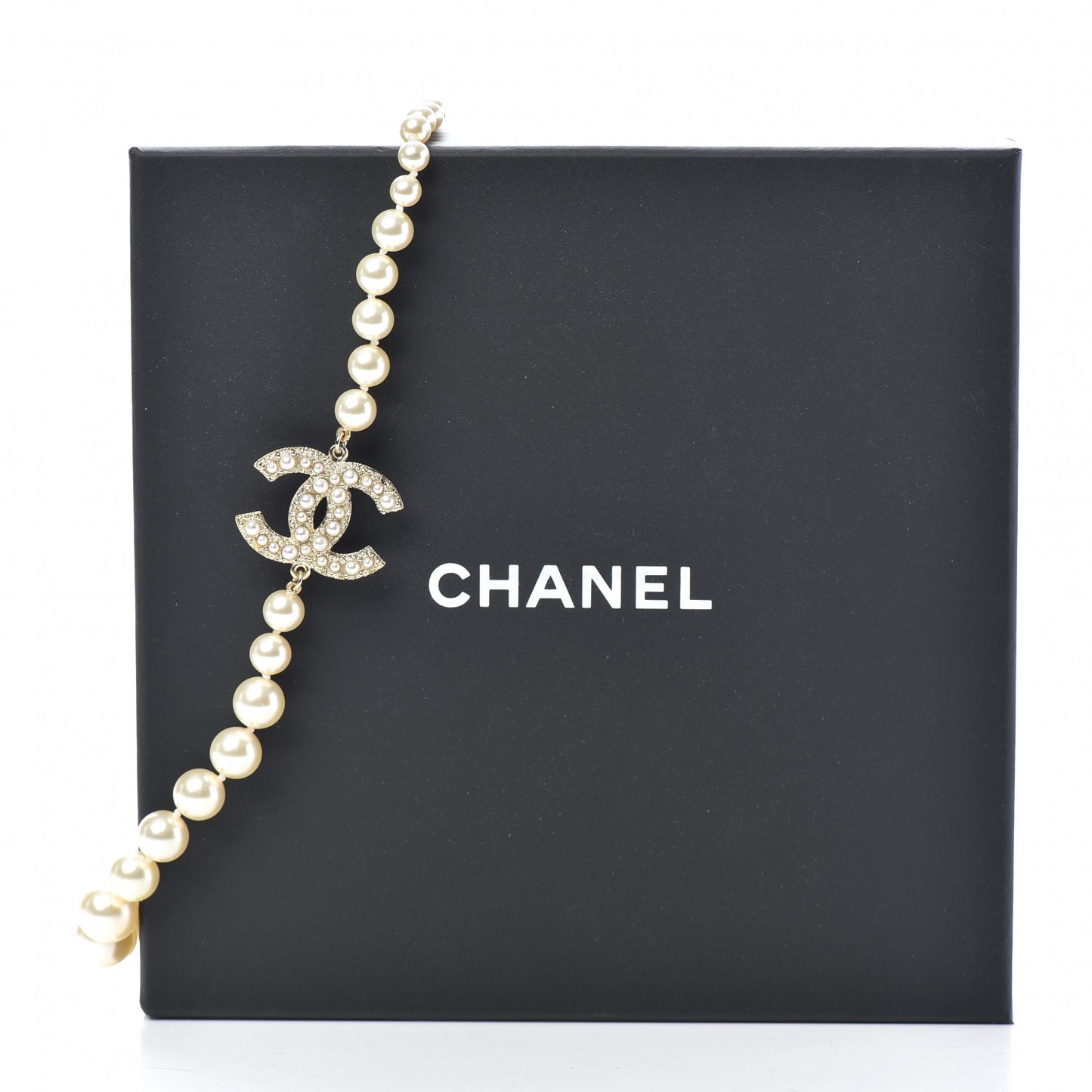 Graduated Pearl CC Short Necklace Gold