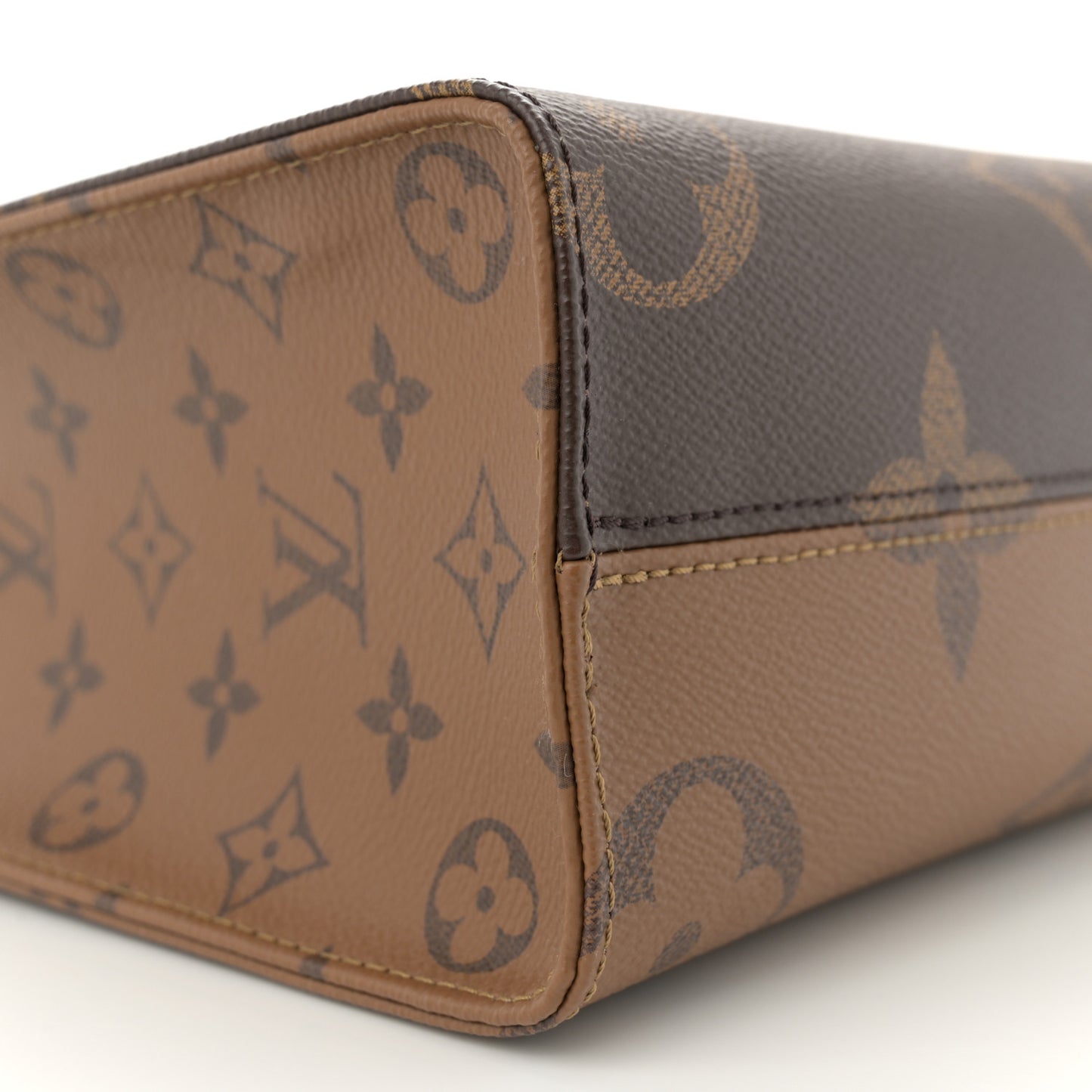 Reverse Monogram Giant Onthego PM