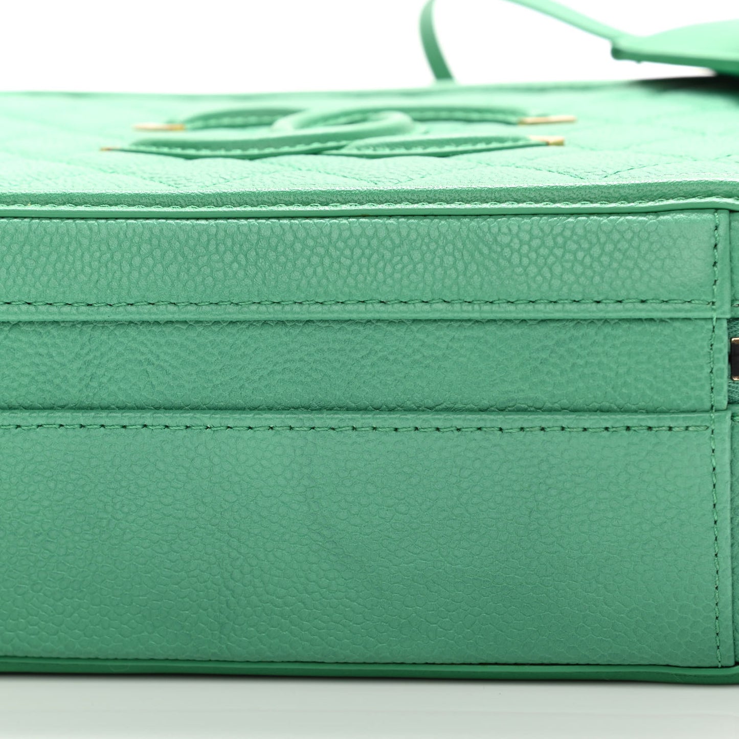 Caviar Quilted Medium CC Filigree Vanity Case Green