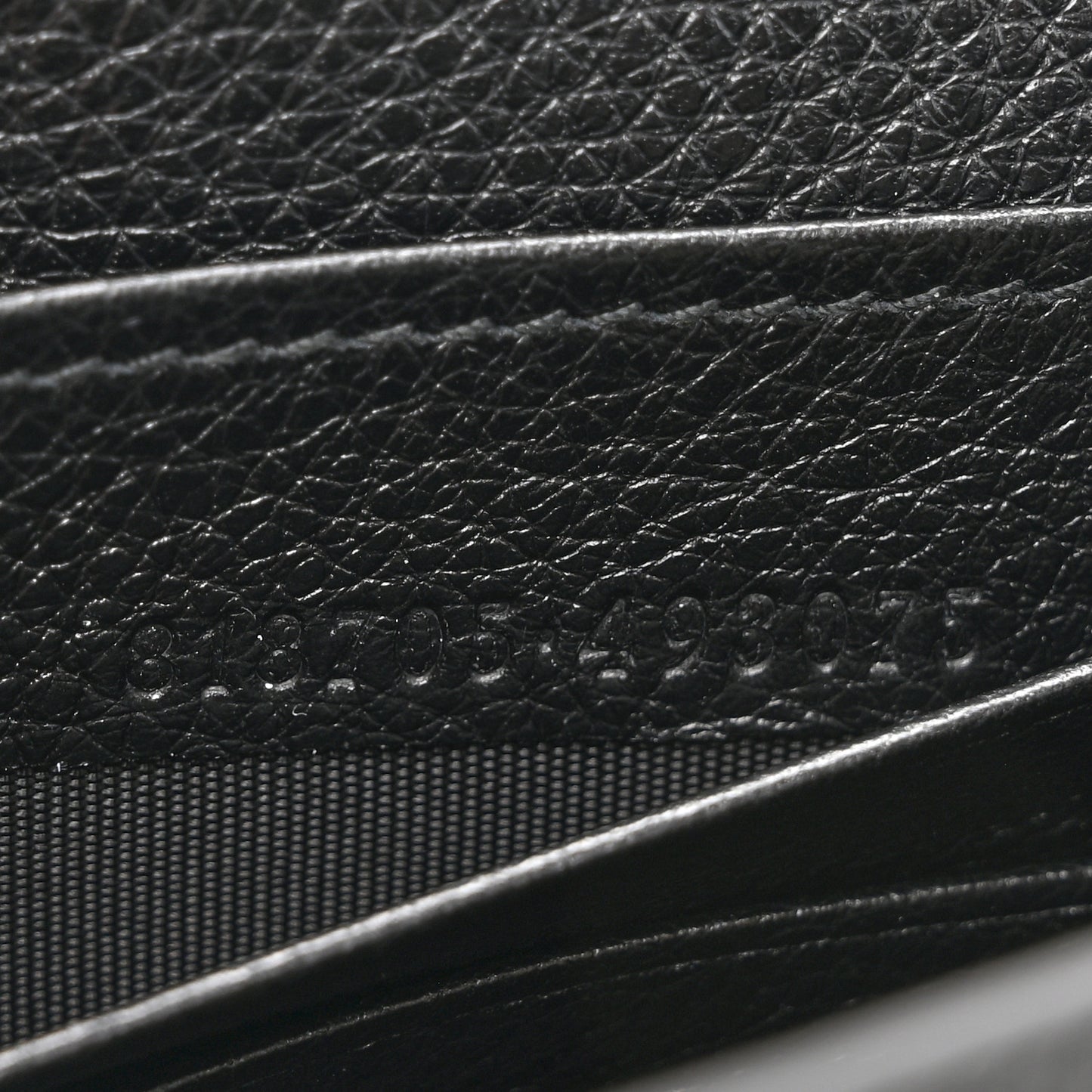 GG Grainy Calfskin Emblem Wallet On Chain Black