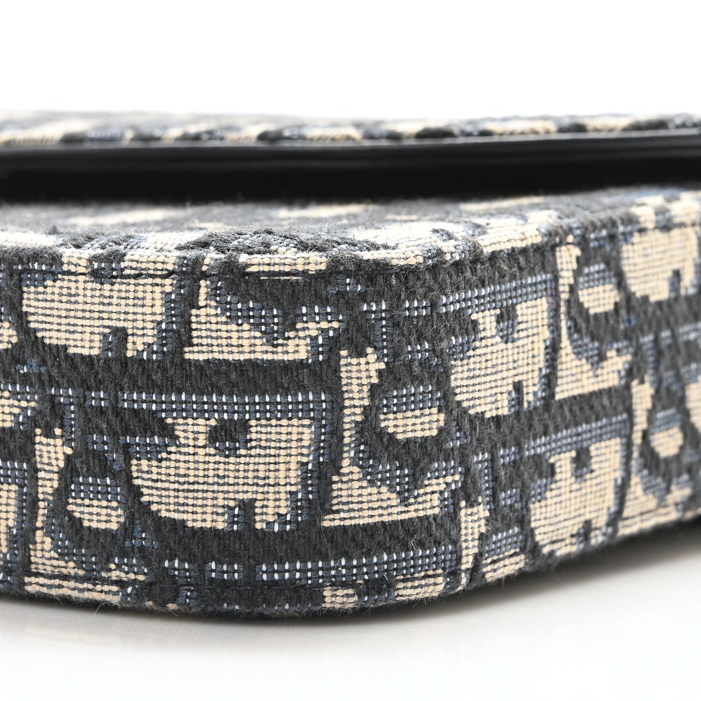 Oblique Saddle Chain Pouch Blue