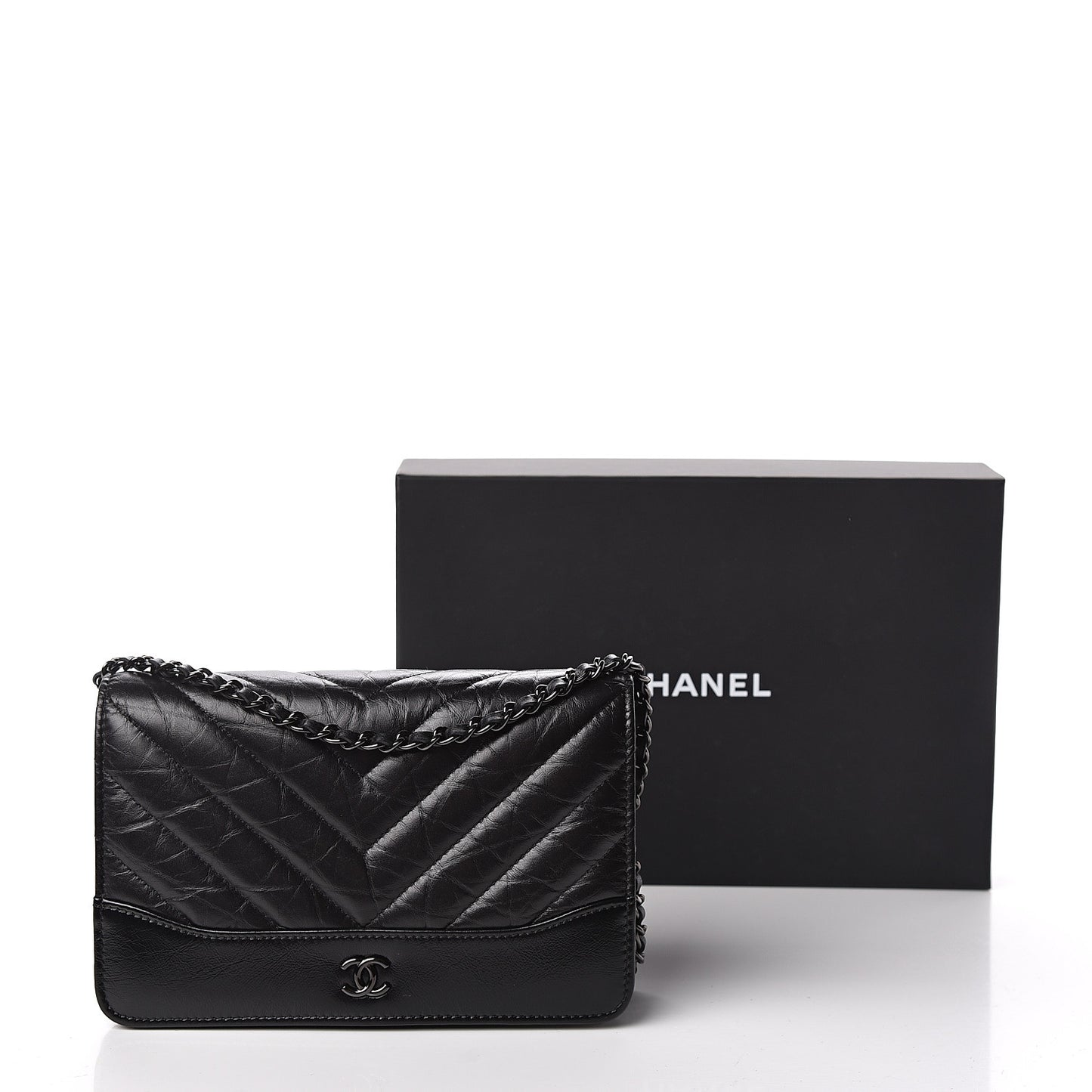 Aged Calfskin Chevron Quilted Gabrielle Wallet On Chain WOC Black