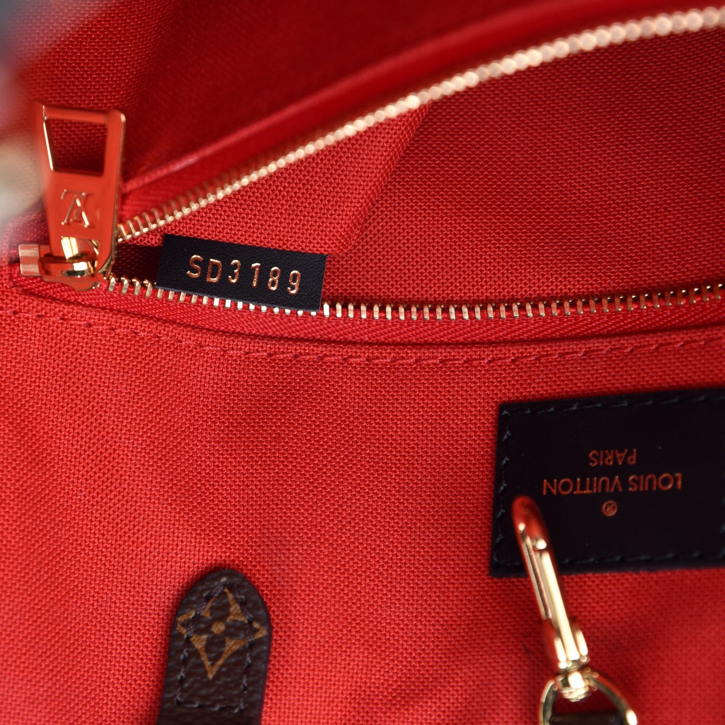 Reverse Monogram Giant Onthego MM
