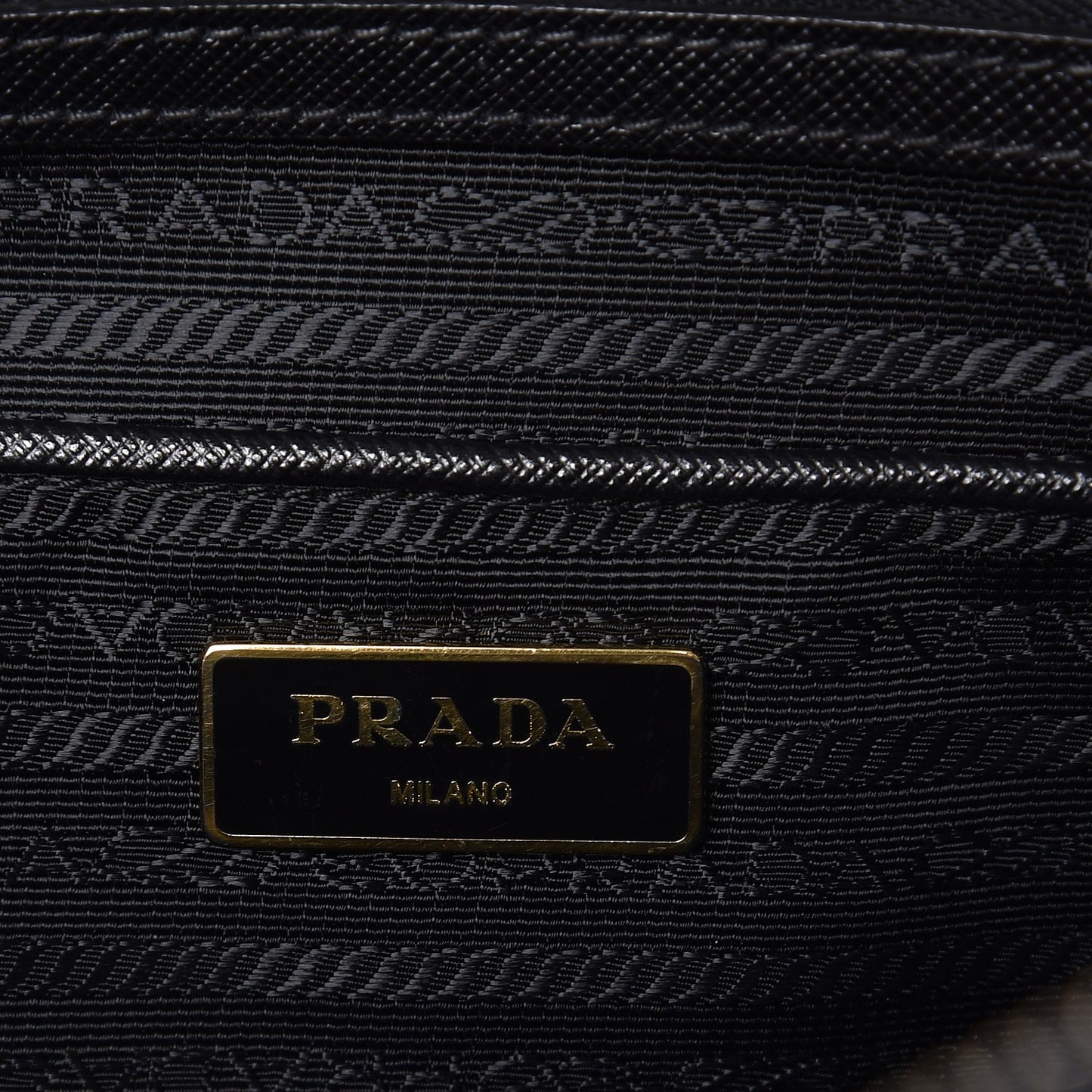 Saffiano Medium Galleria Double Zip Tote Black
