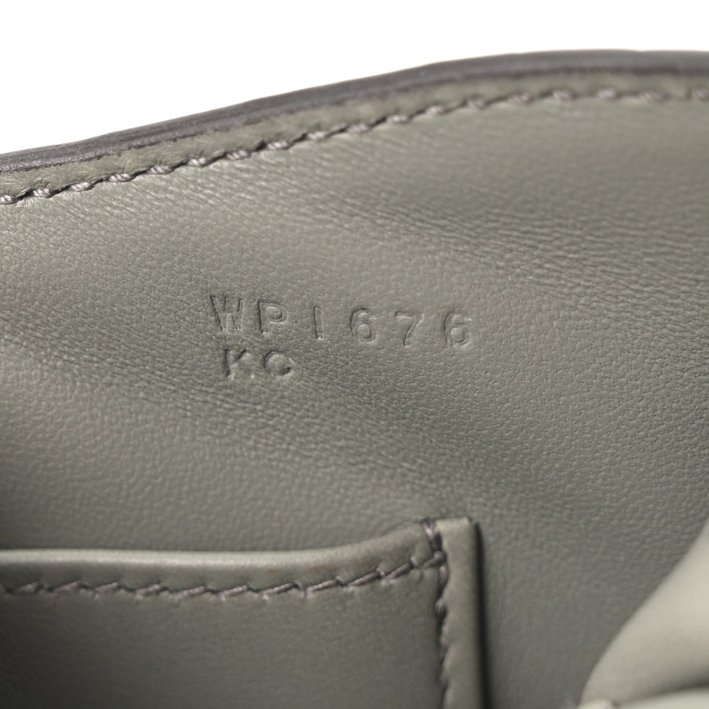 Matte Alligator Constance 1-Elan Gris Cement