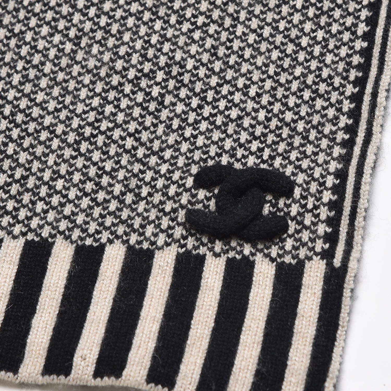 Chanel Cashmere Houndstooth CC Scarf Black Beige 4 of 5