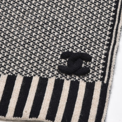 Chanel Cashmere Houndstooth CC Scarf Black Beige 4 of 5
