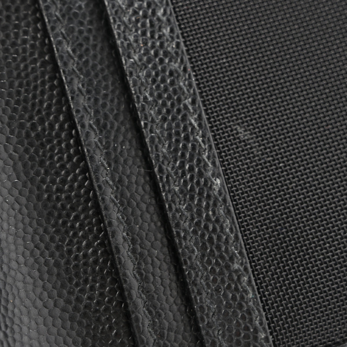 Saint Laurent Grain De Poudre Matelasse Chevron Monogram Zipped Card Case Black 9 of 10