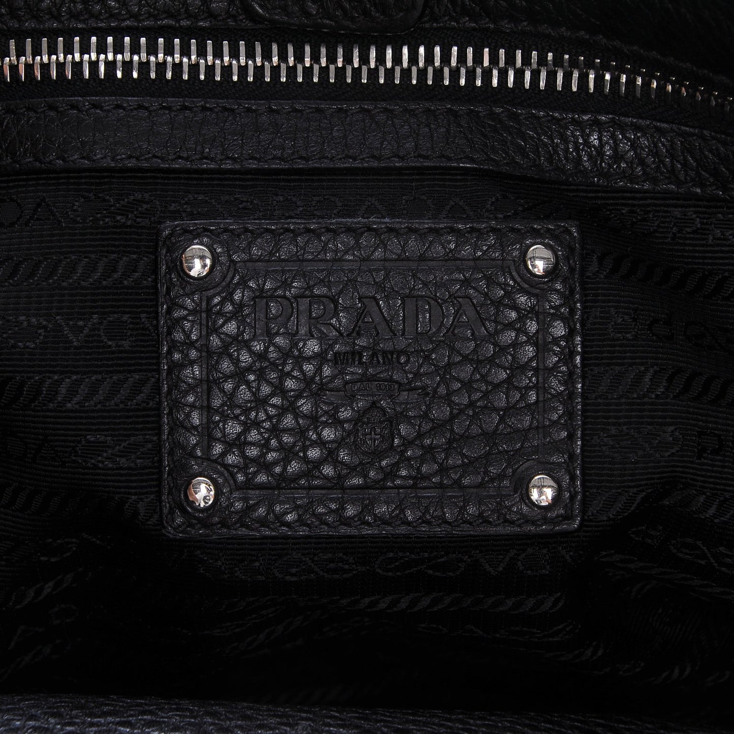 Vitello Daino Shoulder Bag Nero Black