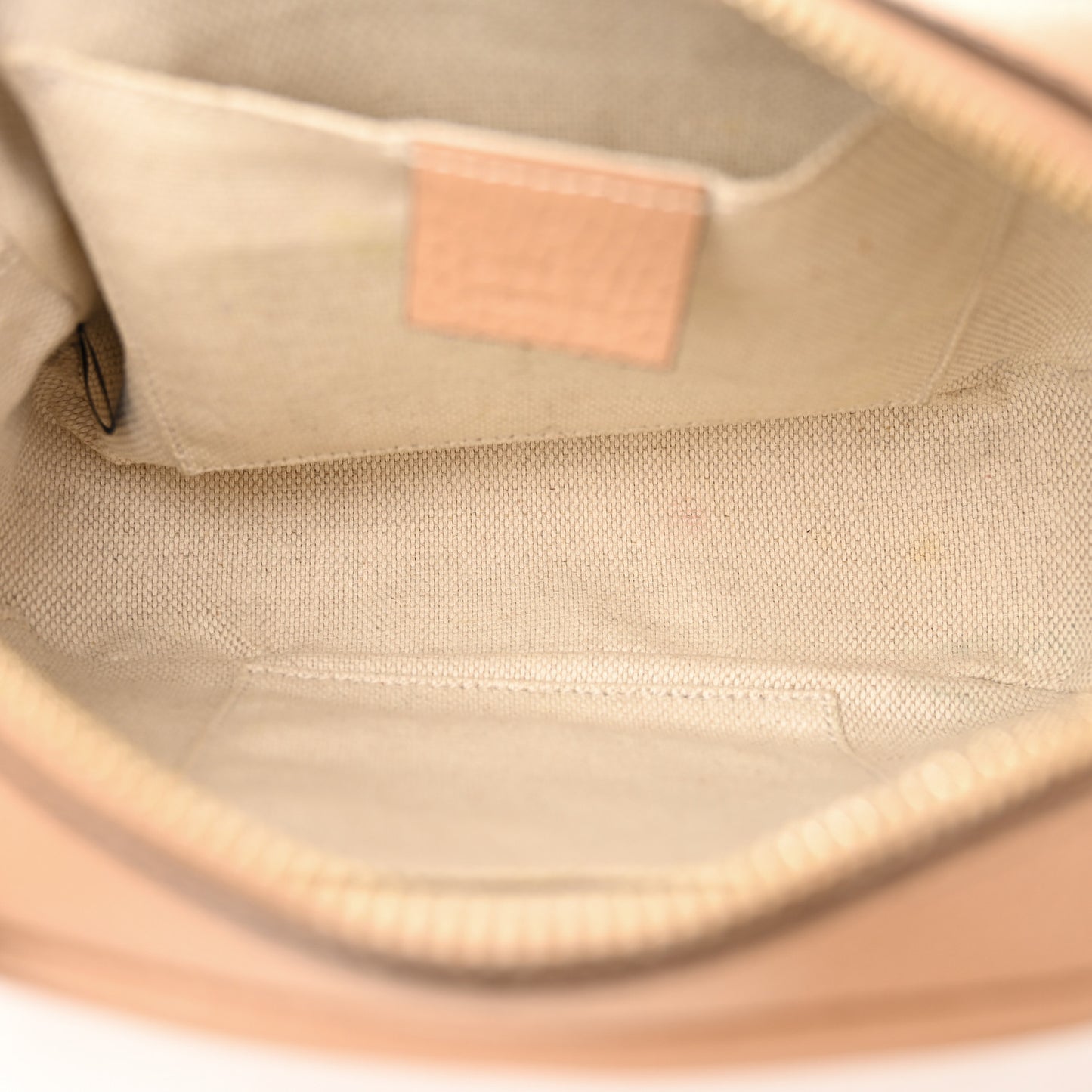 Pebbled Calfskin Small Soho Disco Bag Camelia