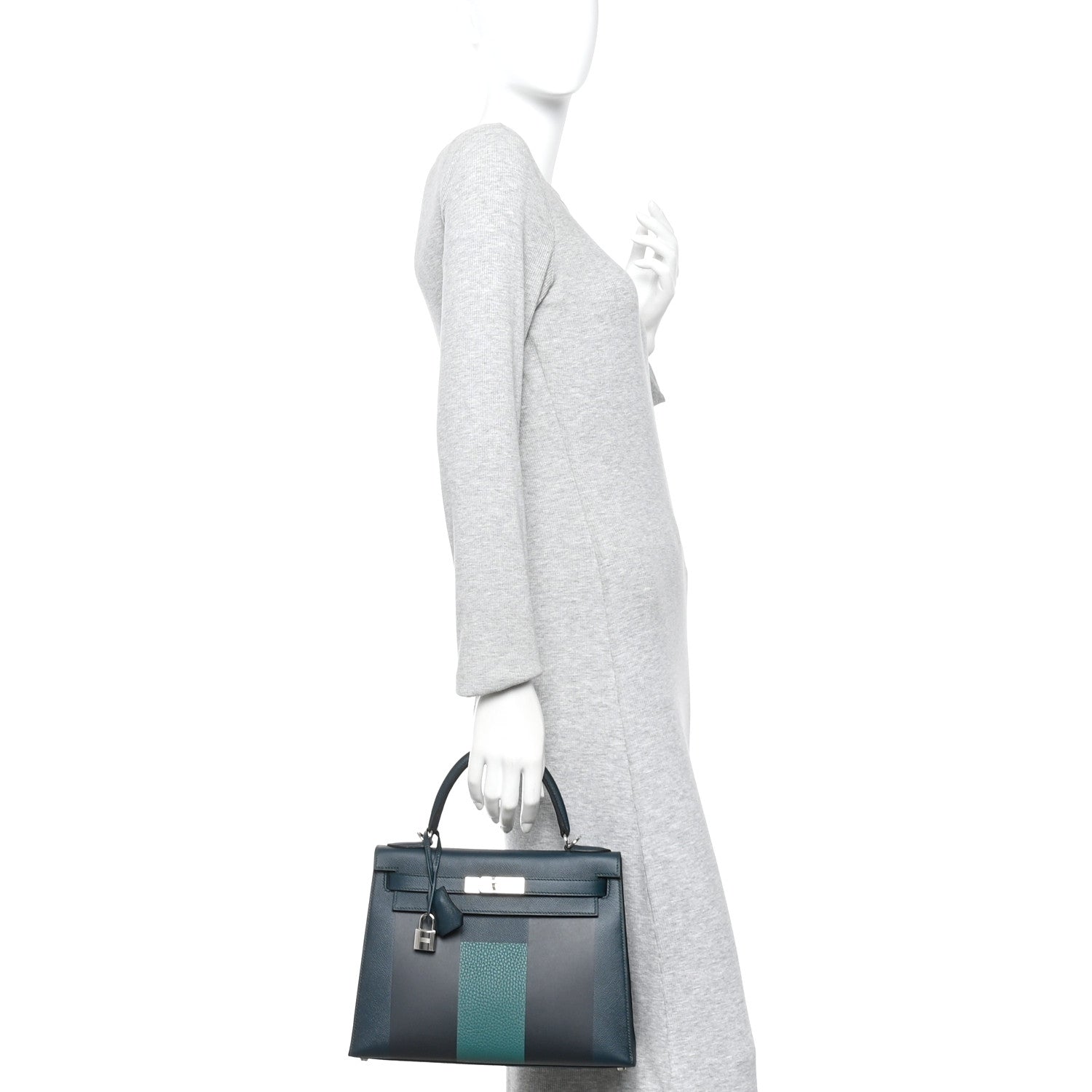 Hermes Epsom Sombrero Taurillon Clemence Kellygraphie Lettre H Kelly Sellier 28 Vert Cypress Bleu Obscur Malachite Bleu Encre 2 of 13
