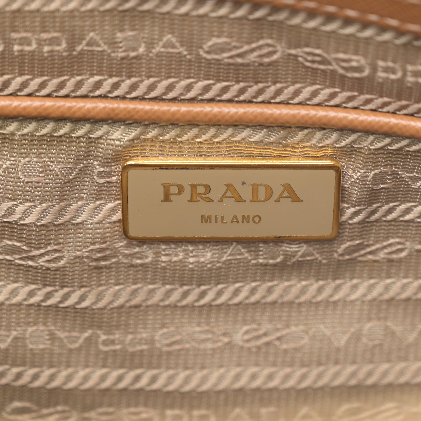 Saffiano Medium Galleria Double Zip Tote Caramel