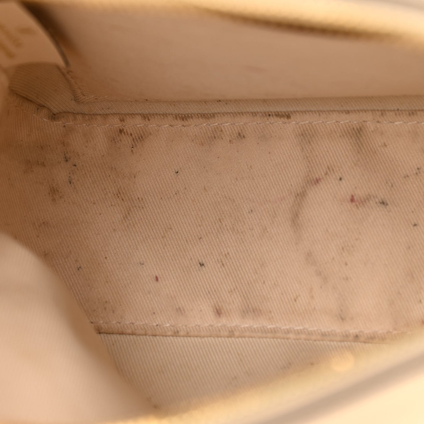 Monogram Saintonge Creme
