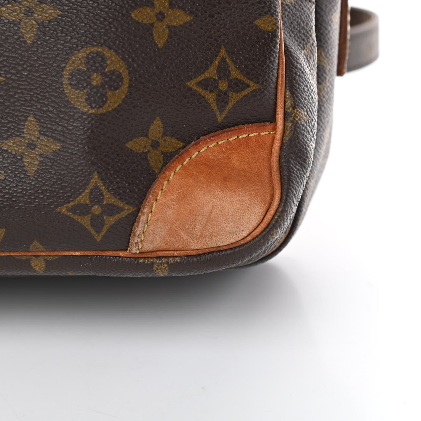 Monogram Nil 28