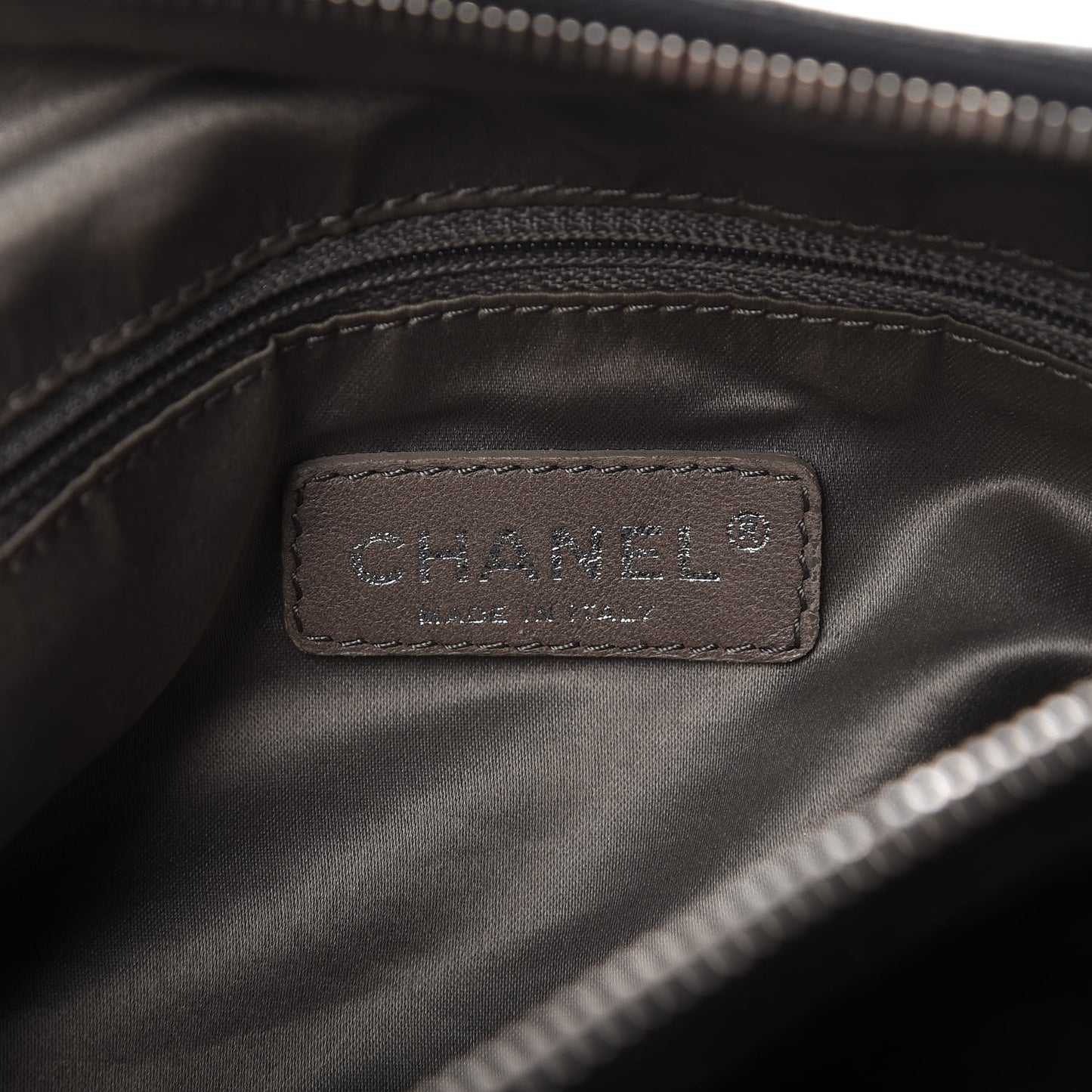 Glazed Caviar Pocket In The City Shoulder Bag Black