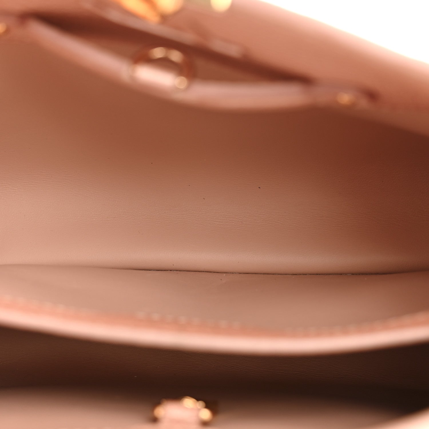 Louis Vuitton Metallic Taurillon Capucines BB Pearly Pink 5 of 10