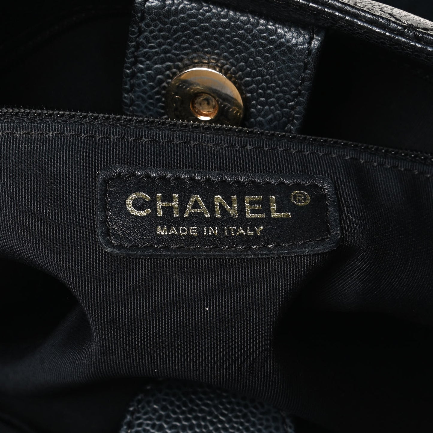 Caviar Quilted Petit Shopping Tote PST Black
