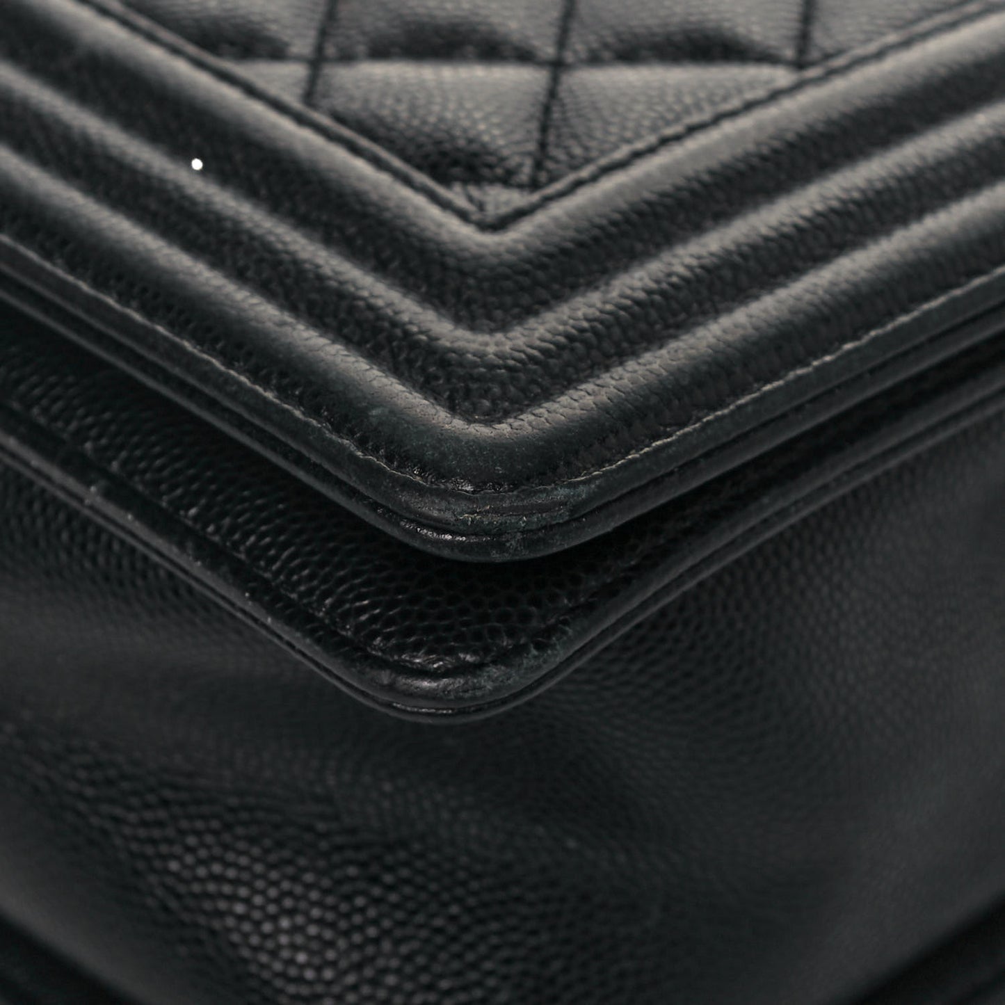 Caviar Quilted New Medium Boy Flap Black