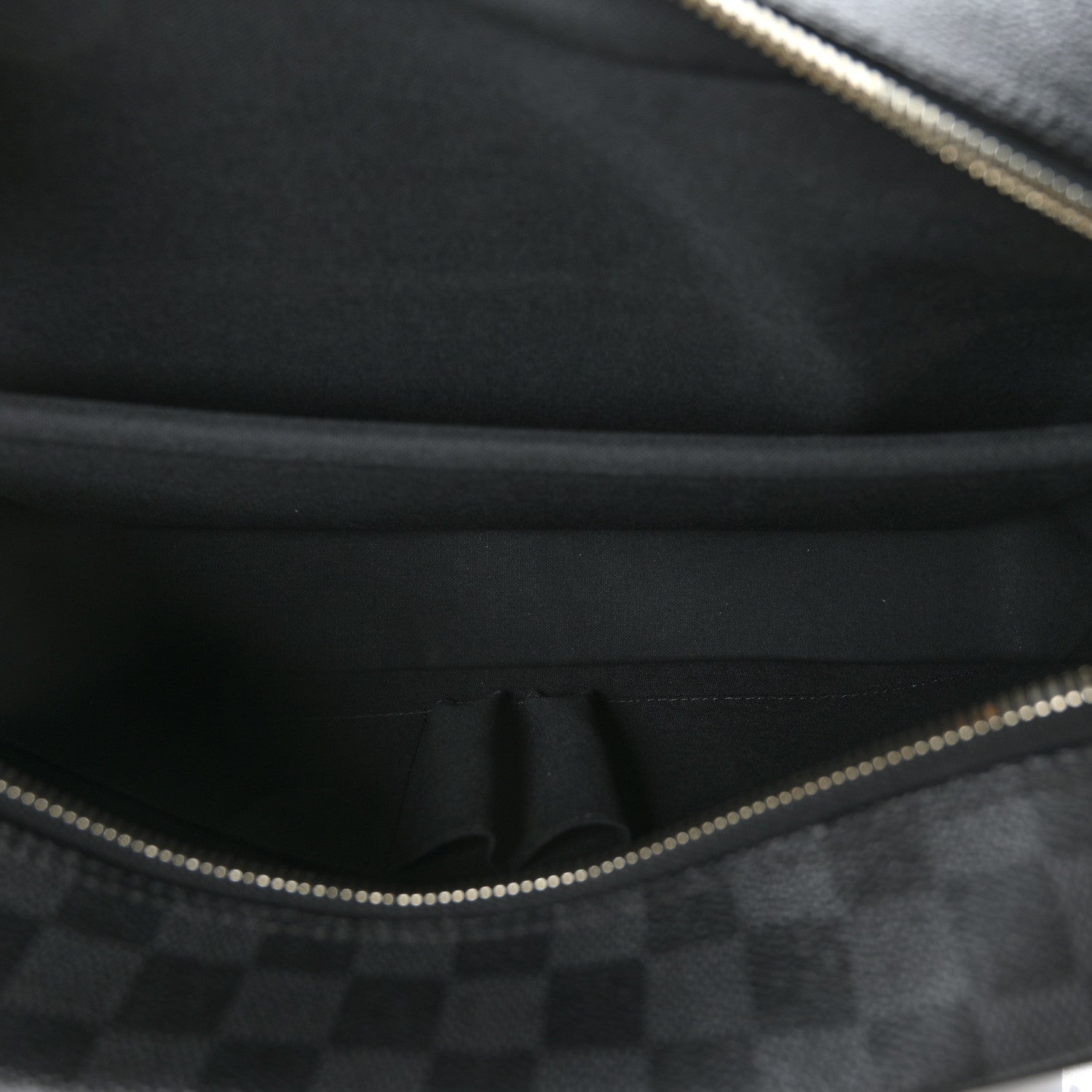 Louis Vuitton Damier Graphite Porte-Documents Voyage GM 5 of 9