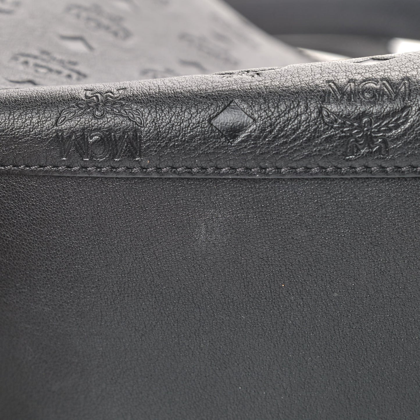 Calfskin Ottomar Medium Hobo Black