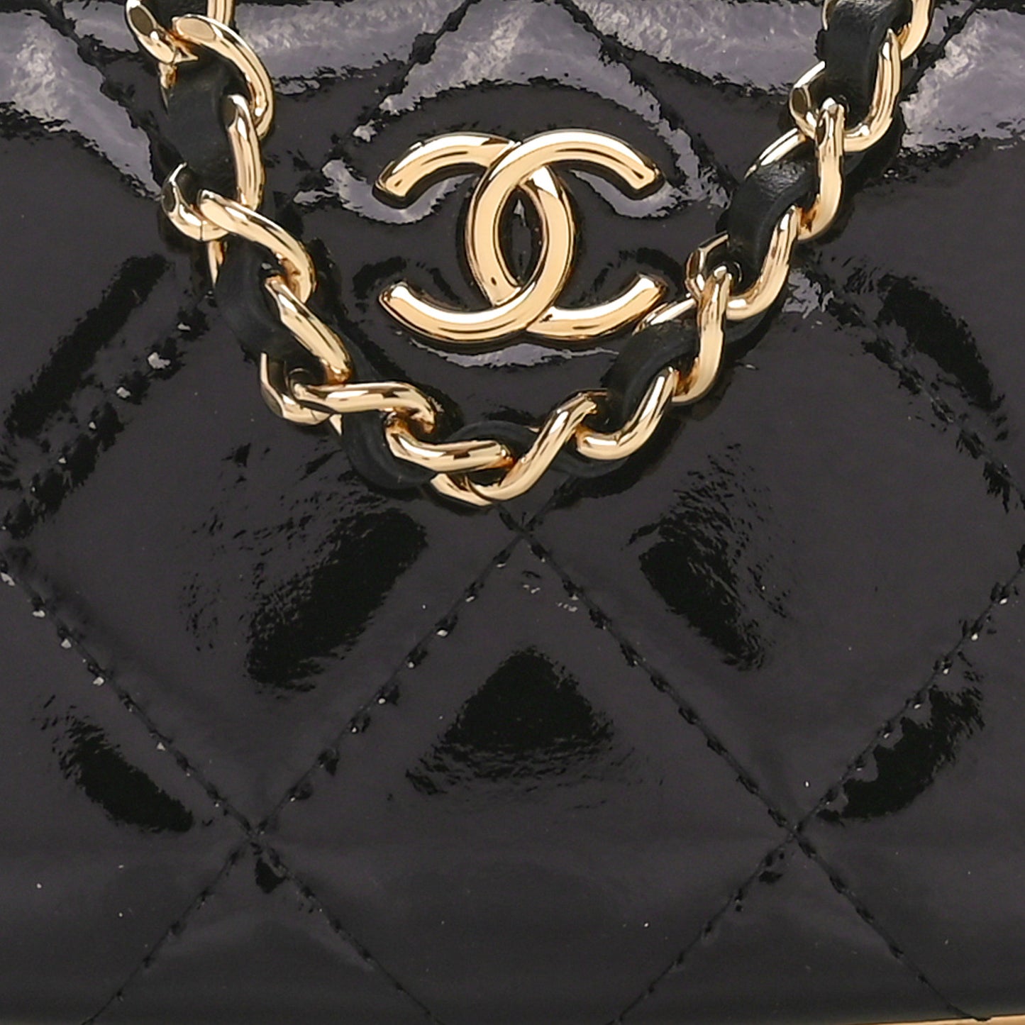 Glazed Goatskin Quilted Small Box With Chain Black