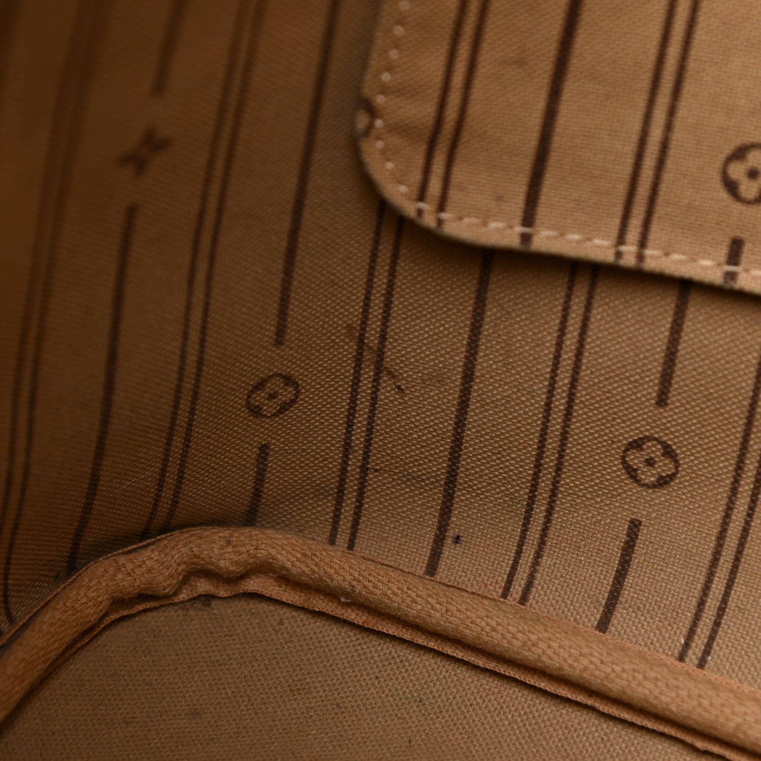 Louis Vuitton Monogram Neverfull MM 13 of 24