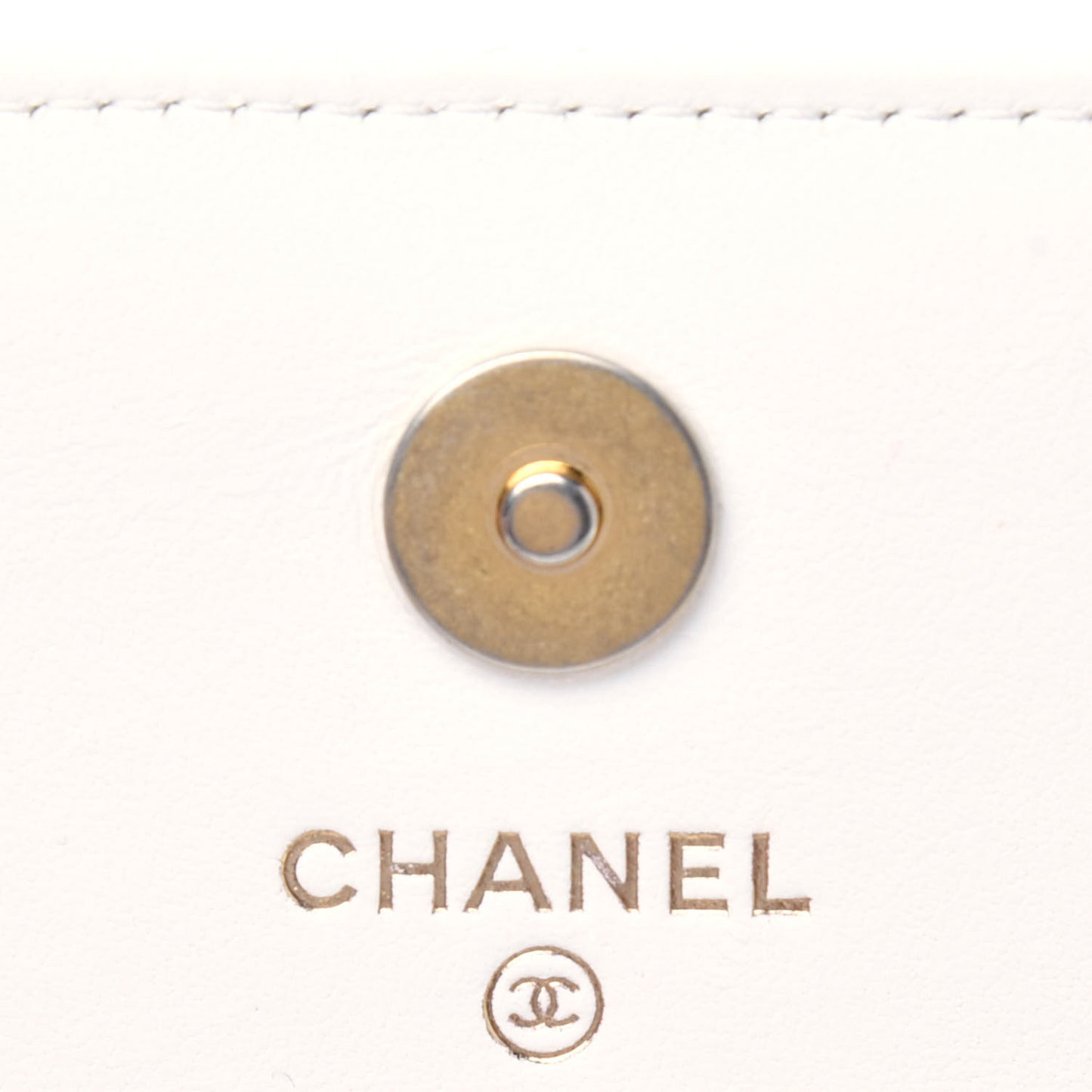 Lambskin Quilted Pearl Crush Clutch With Chain White