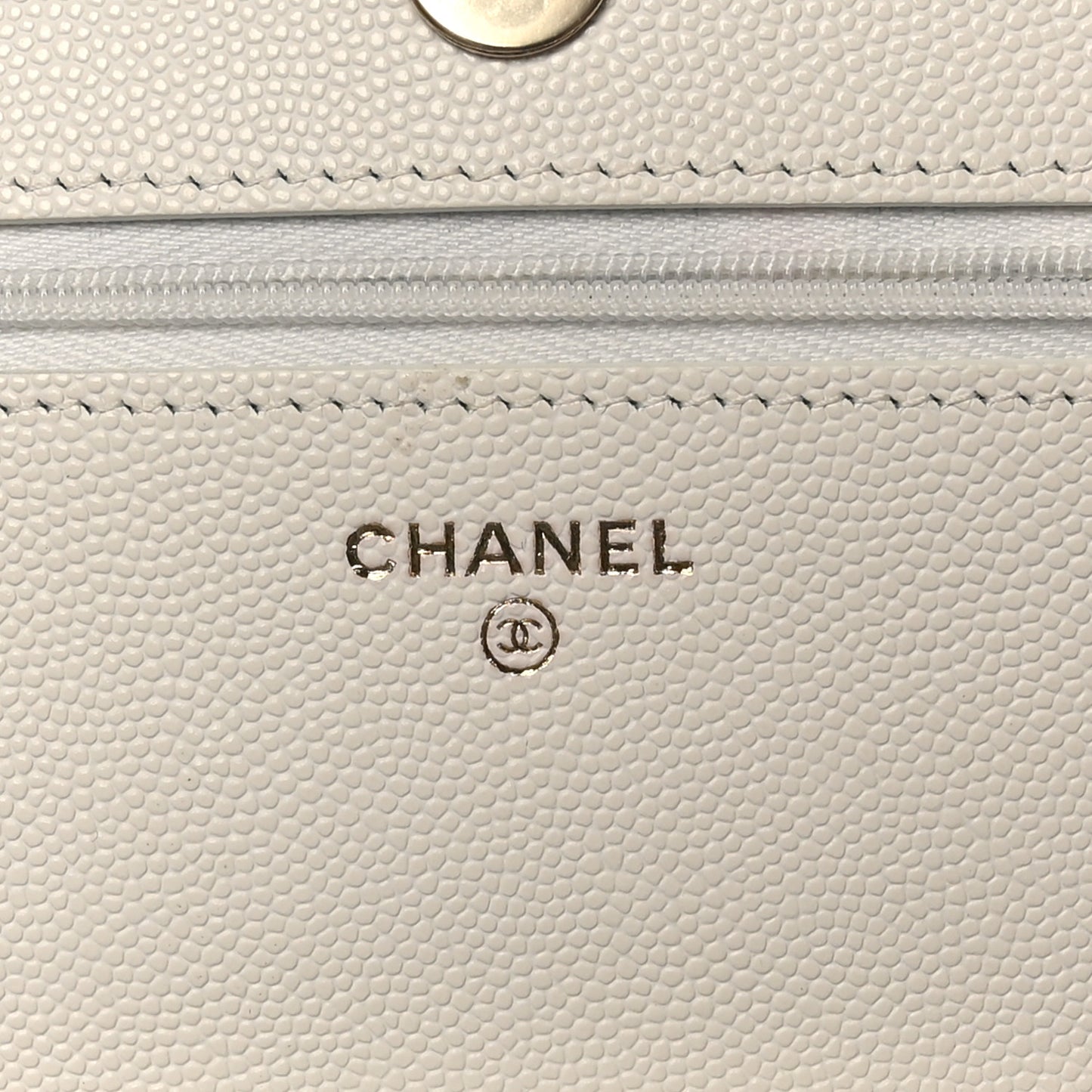Caviar Quilted Striated CC Wallet on Chain WOC White