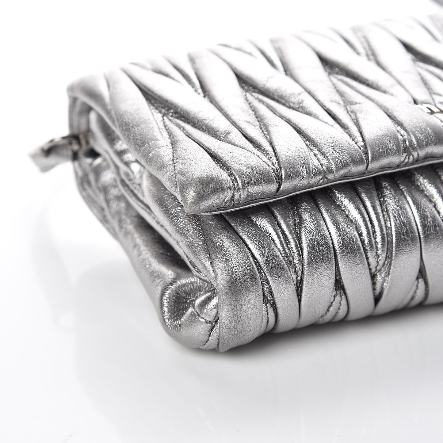 Metallic Nappa Matelasse Chain Crossbody Cromo