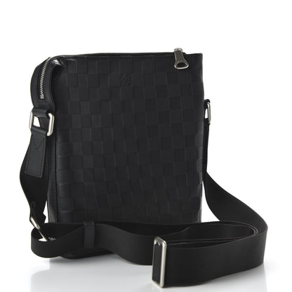 Louis Vuitton Damier Infini Discovery Messenger BB Onyx 3 of 9