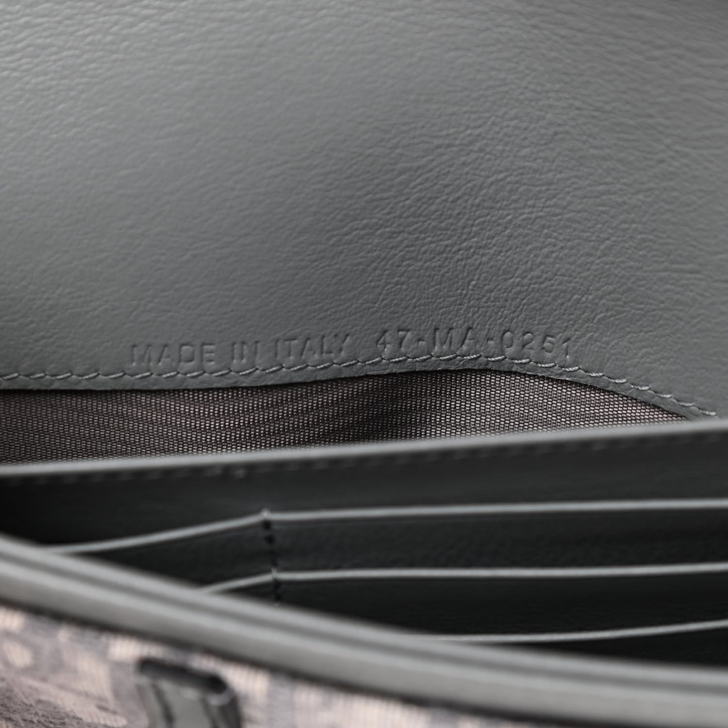 Oblique Saddle Chain Long Wallet Grey