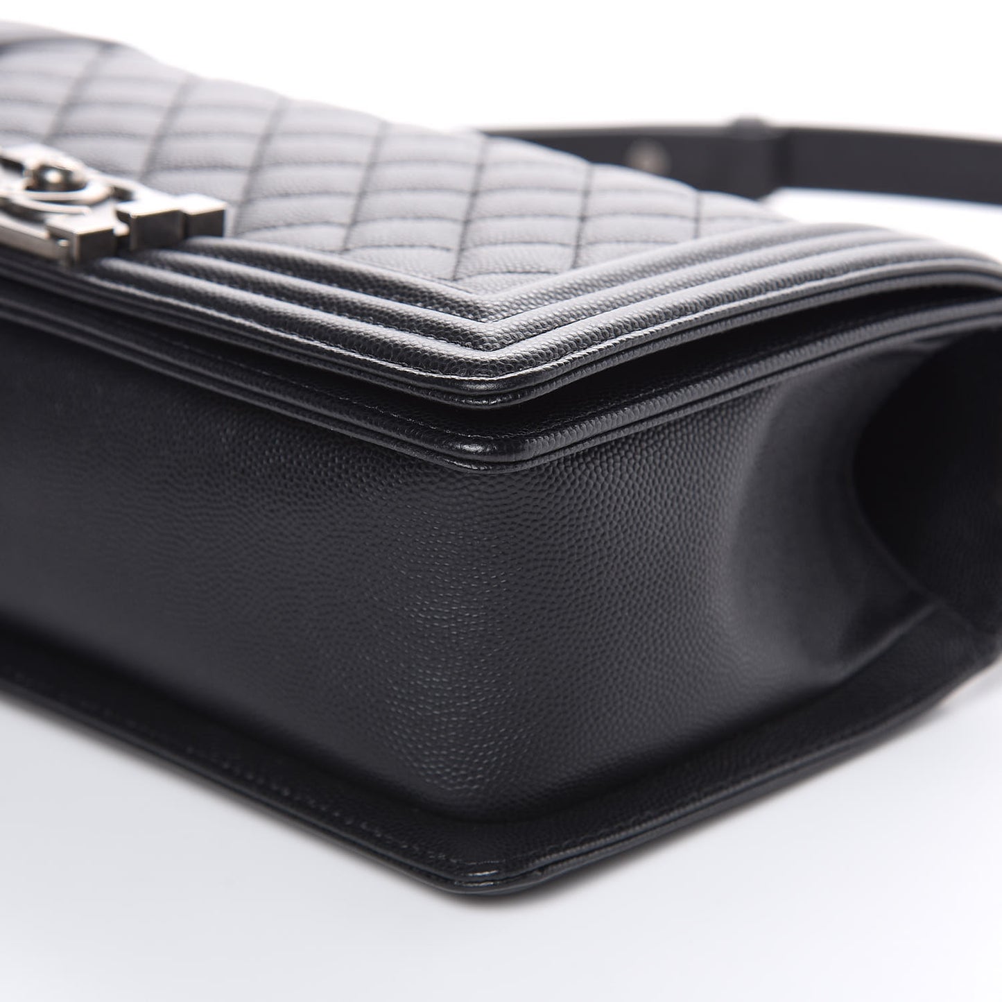 Caviar Quilted Medium Boy Flap Black